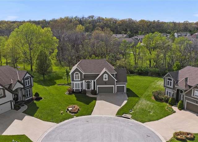 Property at 5608 NE Maybrook Cir, Lee's Summit, MO 64064, 4 beds, 3.5 baths