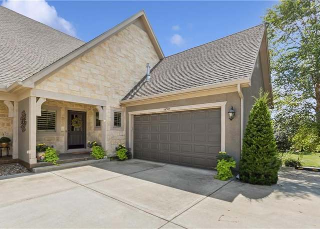 Property at 14747 Norwood St, Leawood, KS 66224, 3 beds, 2.5 baths