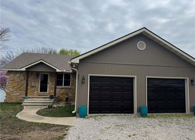 Property at 851 190th St, Fort Scott, KS 66701, 3 beds, 2 baths
