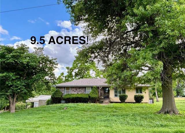 Property at 5205 E 221st St, Peculiar, MO 64078, 3 beds, 2 baths
