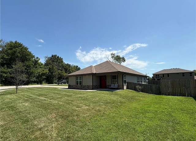 Property at 1101 SE Oak Ridge Dr, Oak Grove, MO 64075, 3 beds, 2 baths