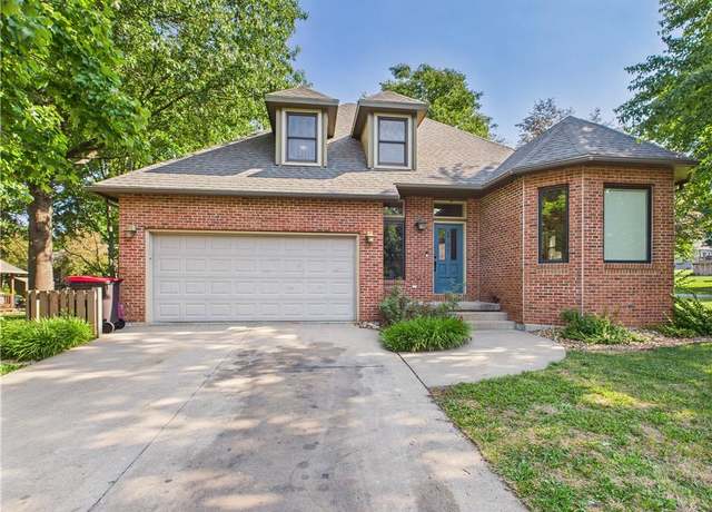 Property at 1505 Hunters Cir, Sedalia, MO 65301, 3 beds, 2.5 baths
