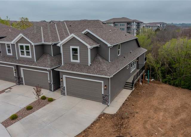 Property at 12304 S Prairie Creek Rd, Olathe, KS 66061, 3 beds, 2.5 baths