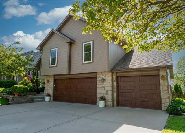 Property at 9808 N Hedges Ave, Kansas City, MO 64157, 4 beds, 2.5 baths