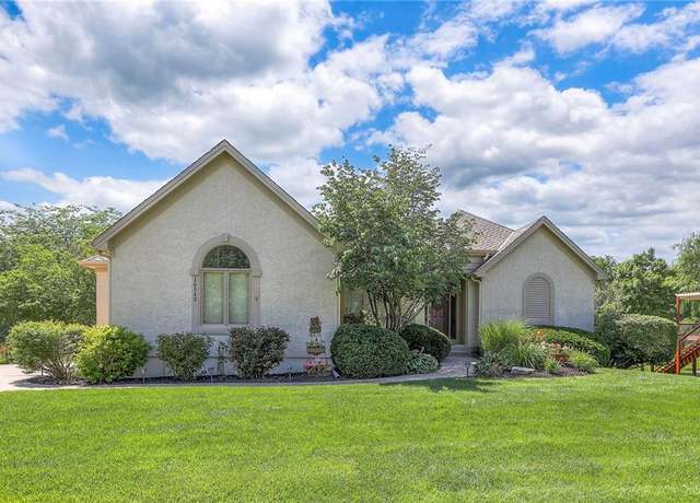 Property at 16042 Overbrook Ln, Stilwell, KS 66085, 4 beds, 3.5 baths