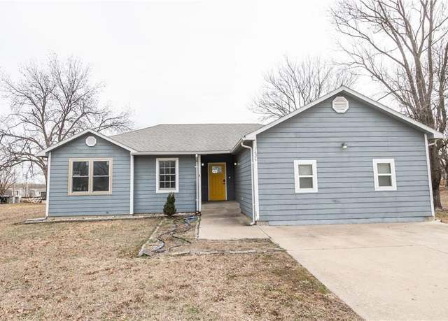 Property at 1626 N 4th St, Neodesha, KS 66757, 3 beds, 2 baths