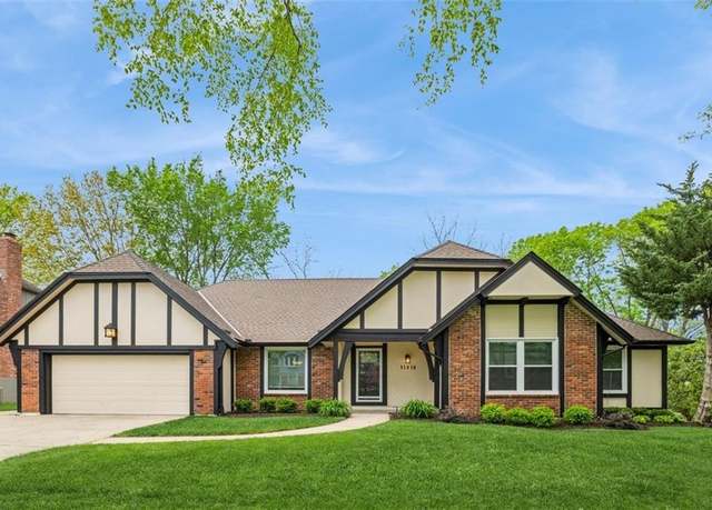 Property at 11916 Cherokee Ln, Leawood, KS 66209, 4 beds, 3.5 baths