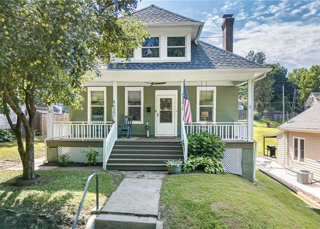Property at 2112 N 22nd St, St Joseph, MO 64505, 3 beds, 2 baths