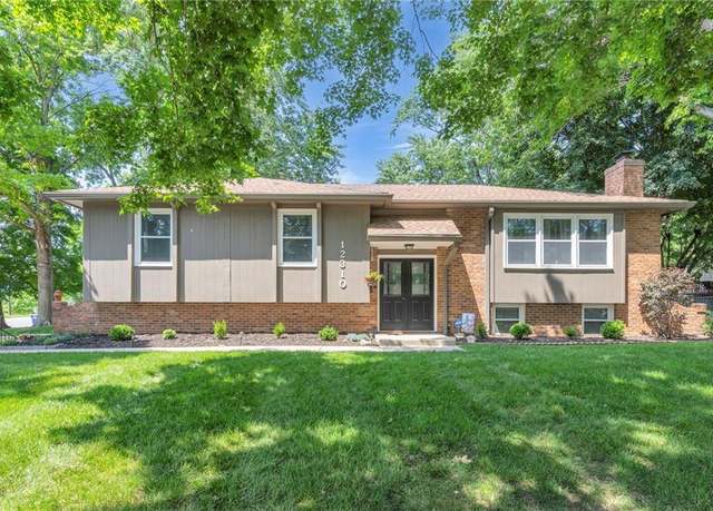 Property at 12310 W 68th St, Shawnee, KS 66216, 3 beds, 2.5 baths