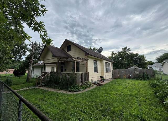 Property at 2820 S 24th St, St Joseph, MO 64503, 2 beds, 1 bath
