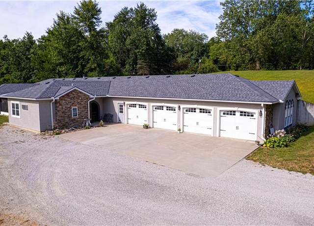 Property at 7711 SE State Route 371 Hwy, St Joseph, MO 64504, 3 beds, 3.5 baths
