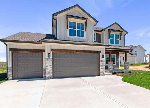 Property at 16715 N Dundee Rd, Smithville, MO 64089, 4 beds, 3.5 baths