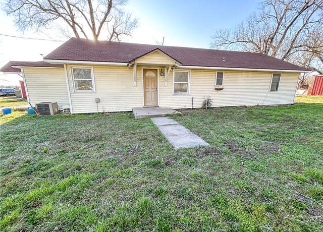 Property at 209 S 2nd St, Blue Mound, KS 66010, 3 beds, 1 bath
