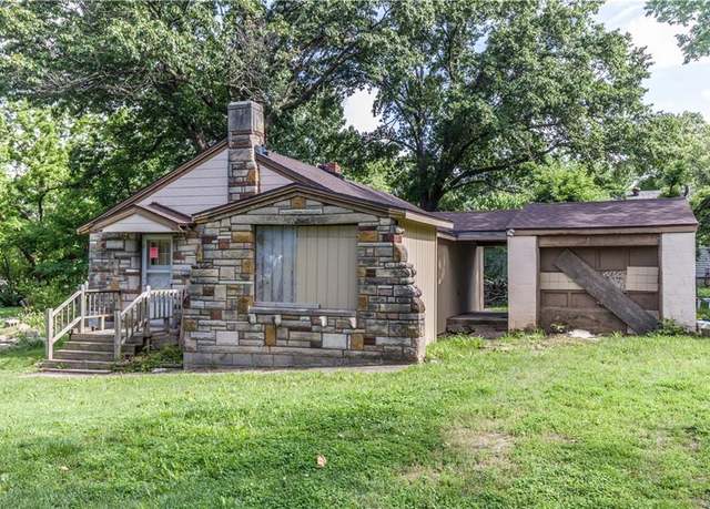 Property at 4415 August Ln, Kansas City, KS 66106, 2 beds, 1 bath