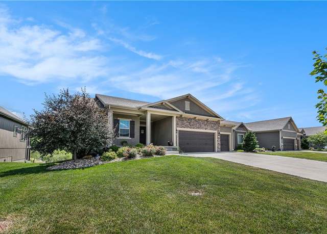 Property at 16971 W 170th St, Olathe, KS 66062, 5 beds, 4 baths