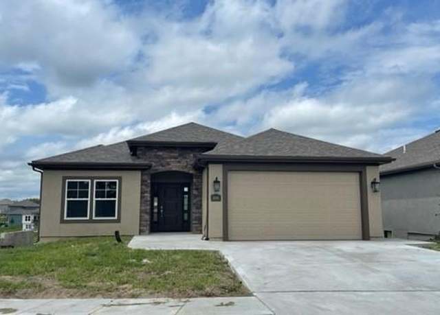 Property at 2121 Greenfield Pt, Kearney, MO 64060, 2 beds, 2 baths