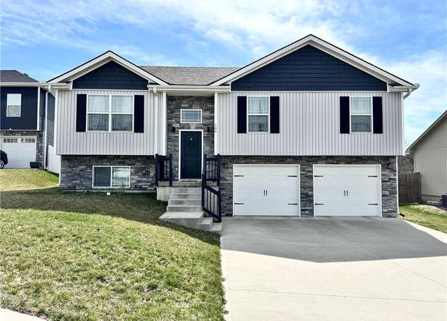 Property at 103 Division St, Knob Noster, MO 65336, 4 beds, 3 baths