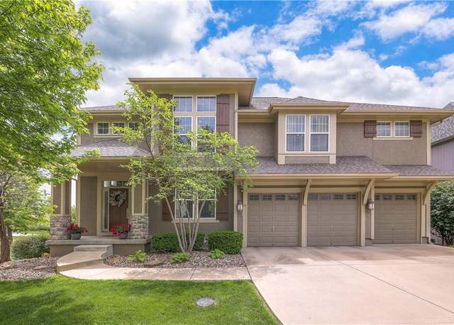 Property at 15628 Slater St, Overland Park, KS 66221, 5 beds, 4.5 baths