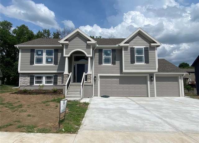 Property at 11802 N Bellaire Ave, Kansas City, MO 64156, 4 beds, 3 baths