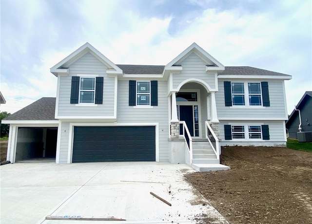 Property at 11802 N Bellaire Ave, Kansas City, MO 64156, 4 beds, 3 baths