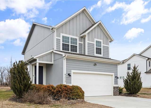Property at 9212 SE 2nd St, Blue Springs, MO 64064, 3 beds, 2.5 baths