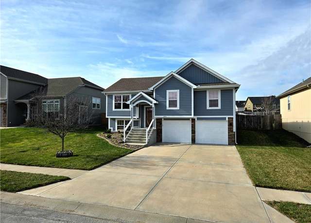 Property at 16712 Freeman Dr, Basehor, KS 66007, 3 beds, 2 baths