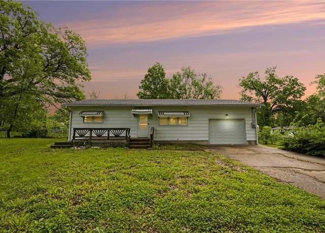 Property at 307 S County Line Rd, Windsor, MO 65360, 2 beds, 1 bath