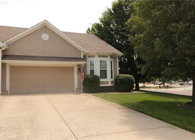 Property at 15583 Floyd Ln, Overland Park, KS 66223, 3 beds, 3 baths
