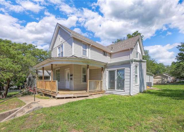 Property at 510 Kiowa St, Leavenworth, KS 66048, 4 beds, 2 baths