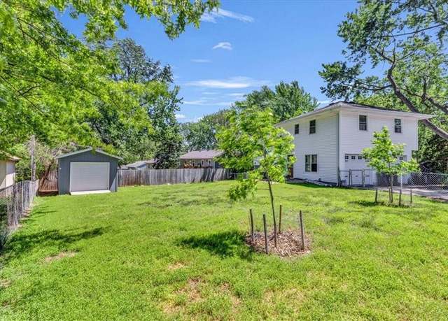 Property at 11800 E 58th St, Kansas City, MO 64133, 3 beds, 1.5 baths