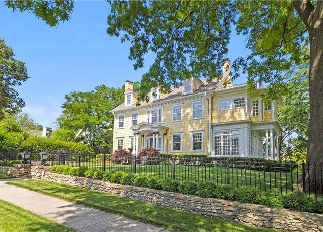 Property at 4525 Kenwood Ave, Kansas City, MO 64110, 6 beds, 4.5 baths