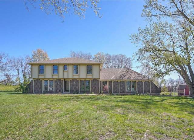Property at 12321 Fishing River Ln, Liberty, MO 64068, 4 beds, 3 baths