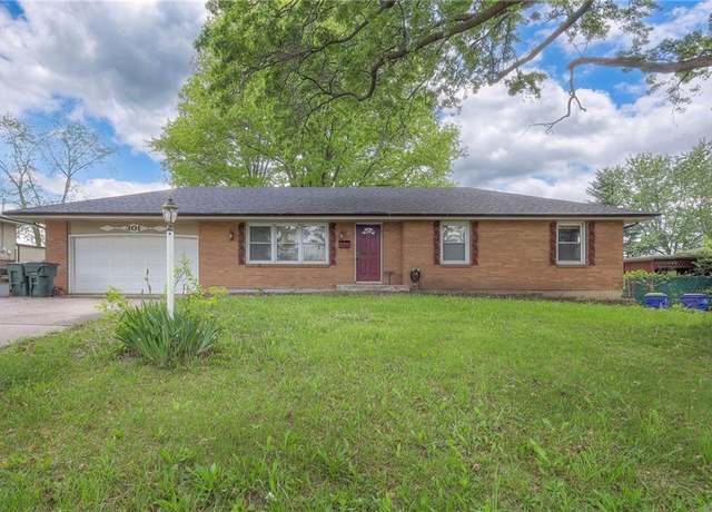 Property at 301 NW 73rd St, Gladstone, MO 64118, 3 beds, 2.5 baths