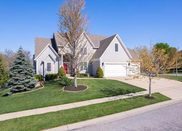 Property at 8127 Lone Elm Rd, Lenexa, KS 66220, 5 beds, 4.5 baths