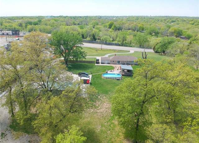 Property at 4617 S Lees Summit Rd, Independence, MO 64055, 3 beds, 2 baths
