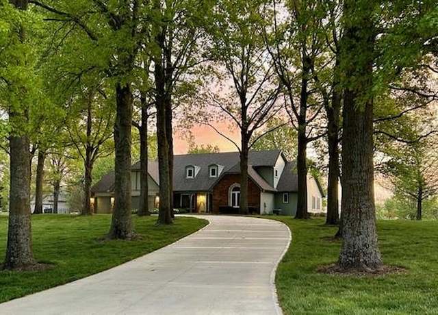 Property at 9701 Timber Meadows Dr, Lee's Summit, MO 64086, 4 beds, 4.5 baths