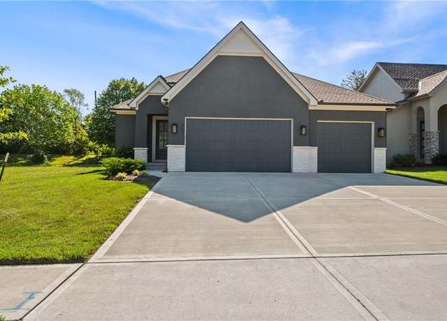 Property at 4641 Fairway Homes Dr, Lee's Summit, MO 64064, 4 beds, 3 baths
