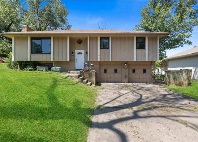 Property at 1412 S 16th St, Leavenworth, KS 66048, 4 beds, 3 baths