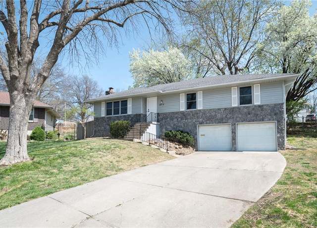 Property at 5810 E 98th Ct, Kansas City, MO 64134, 3 beds, 2 baths