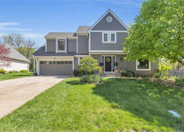 Property at 8708 W 113th St, Overland Park, KS 66210, 4 beds, 3.5 baths