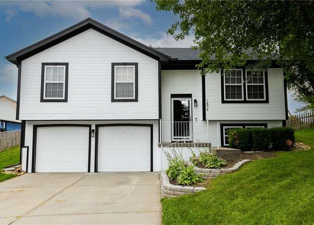 Property at 1874 Quail Ridge Dr, Liberty, MO 64068, 3 beds, 2.5 baths