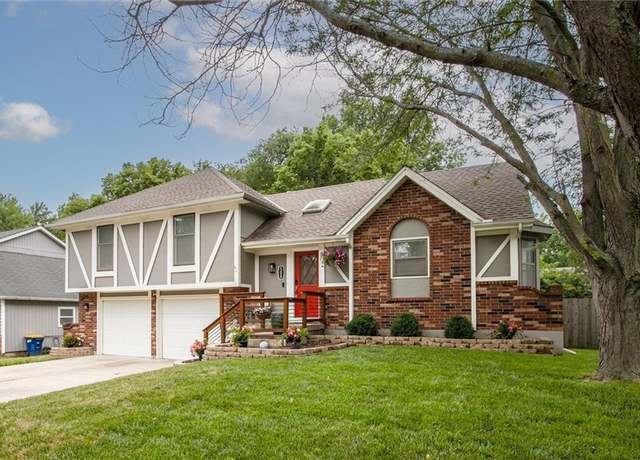 Property at 508 NE Adams Dr, Lee's Summit, MO 64086, 3 beds, 2 baths