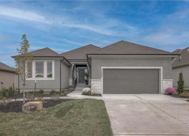 Property at 12130 W 138 Ct, Overland Park, KS 66221, 3 beds, 3 baths