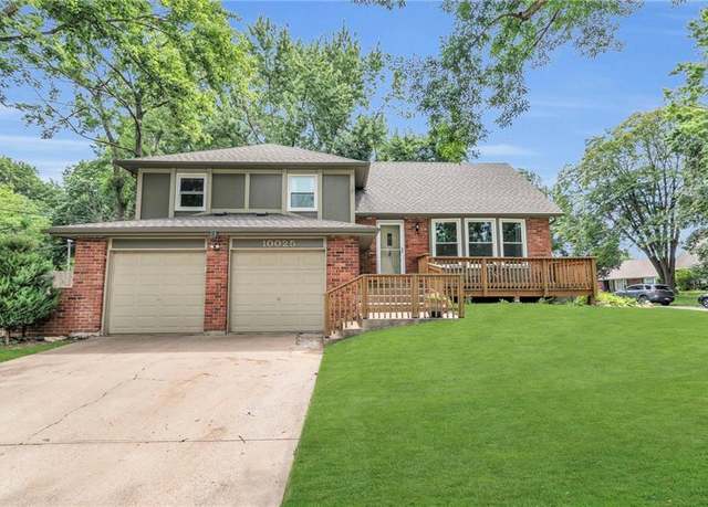 Property at 10025 Century Ln, Lenexa, KS 66215, 4 beds, 3 baths