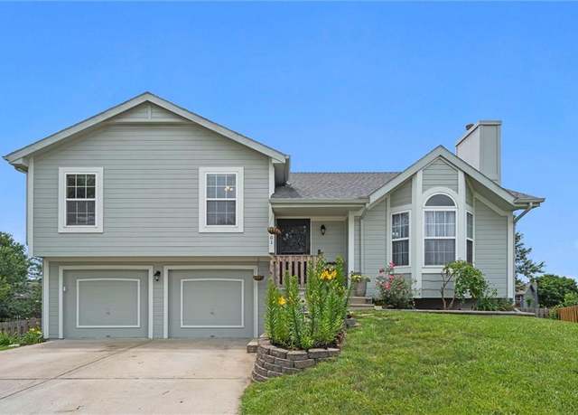Property at 8801 NE 116th St, Kansas City, MO 64157, 3 beds, 2.5 baths