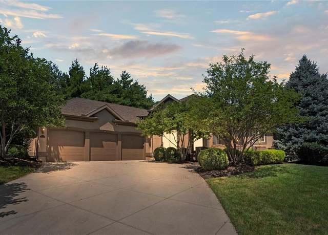 Property at 10220 N Prospect Ave, Kansas City, MO 64155, 4 beds, 3.5 baths