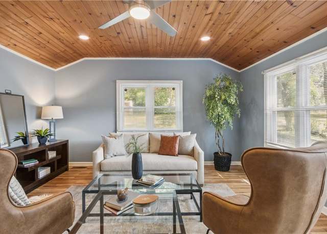 Property at 7943 Reeds Rd, Prairie Village, KS 66208, 3 beds, 1.5 baths