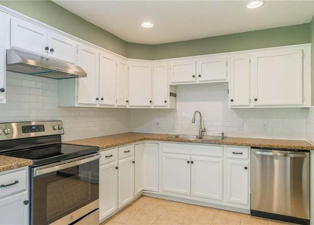 Property at 11413 Palmer Ave, Kansas City, MO 64134, 3 beds, 1 bath