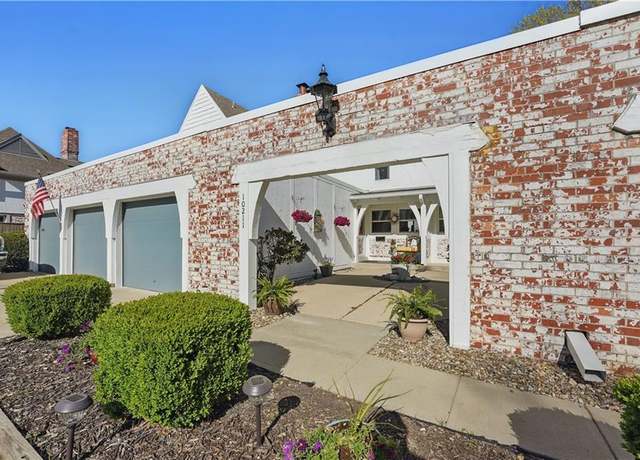 Property at 10211 Robinson St, Overland Park, KS 66212, 2 beds, 1.5 baths