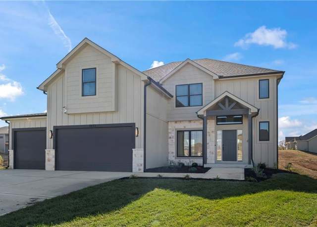 Property at 7075 NW Magnus Ct, Parkville, MO 64152, 5 beds, 4 baths